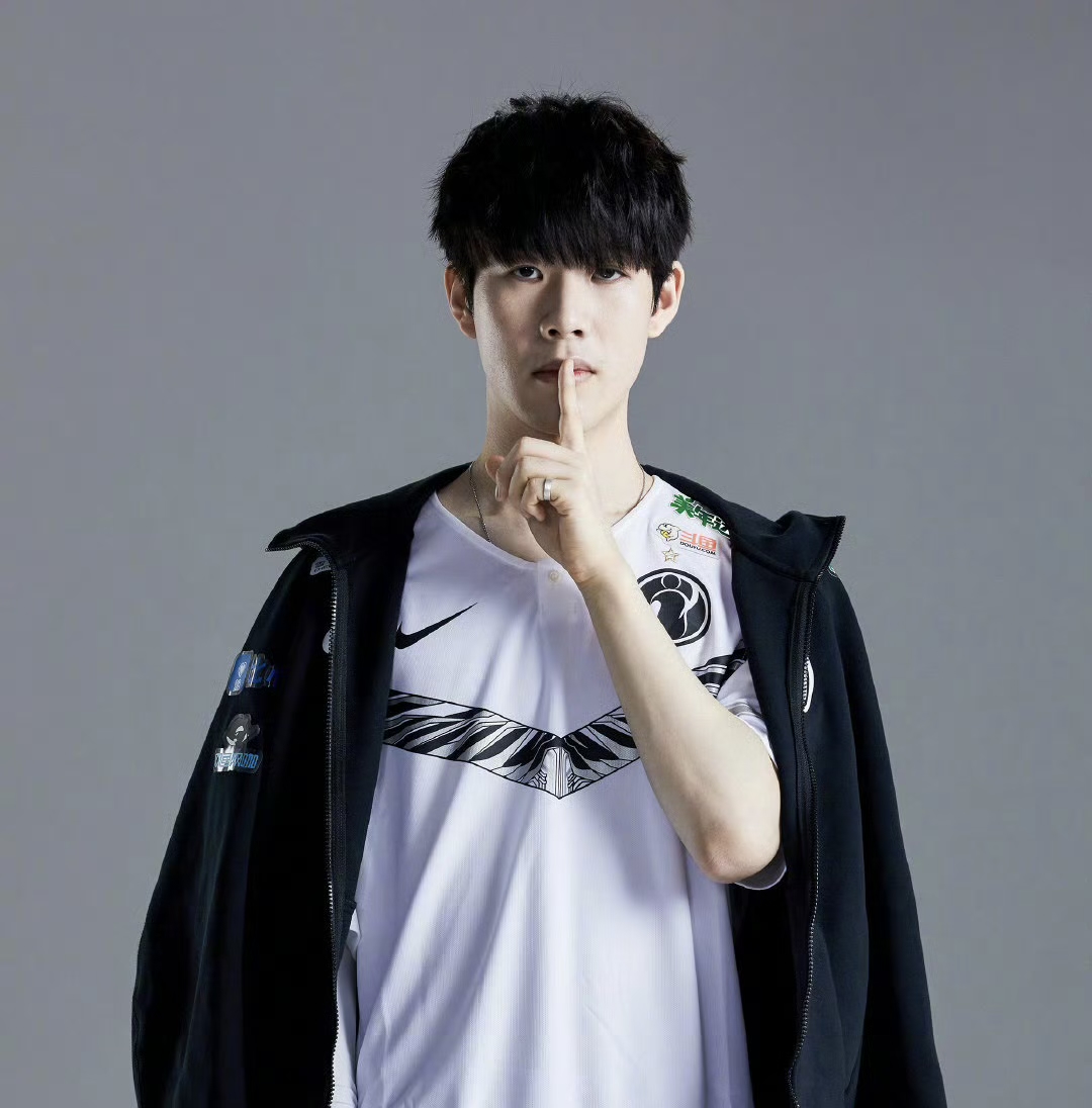 不屈不挠的 不屈不挠的