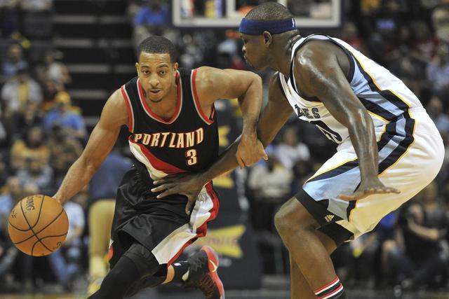 给波兰队施 给波兰队施